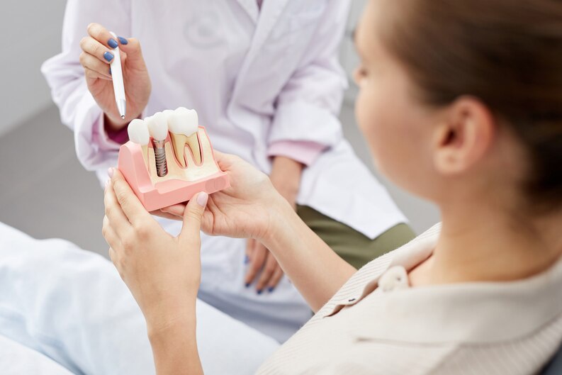 dentist-showing-artificial-dental